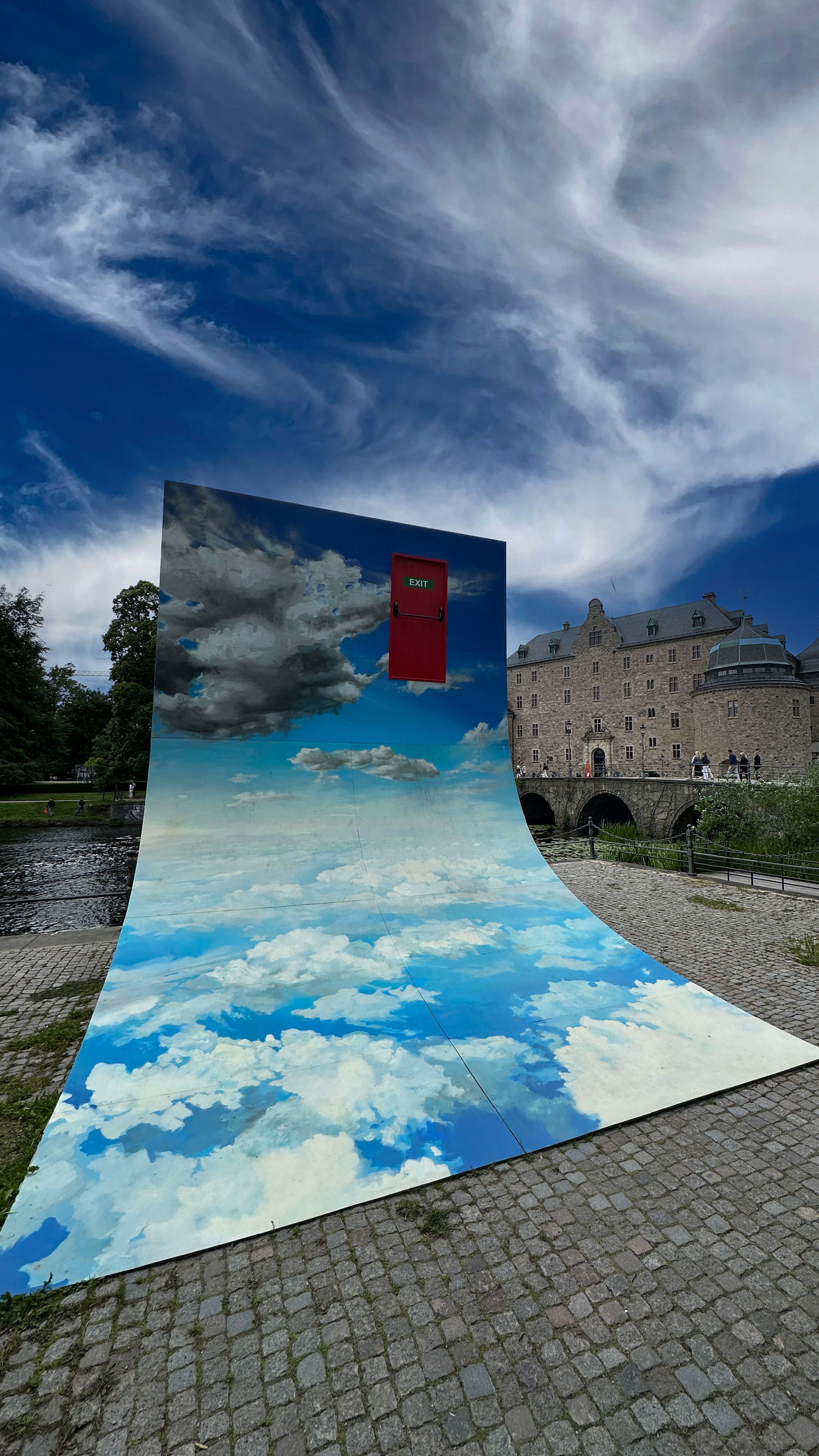 08-EXITCLOUDS-AARON-NACHTAILER-ART-ARTIST